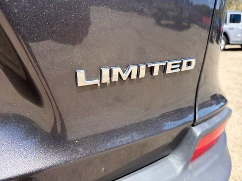 Used 2019 Jeep Cherokee Limited w/ Technology Group AWD/4WD image 9