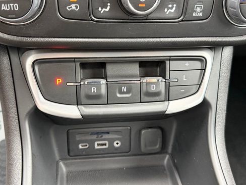 Used 2024 GMC Terrain SLT AWD/4WD image 35