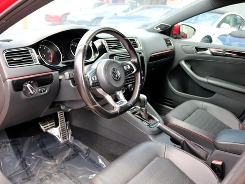 Used 2017 Volkswagen Jetta GLI image 16