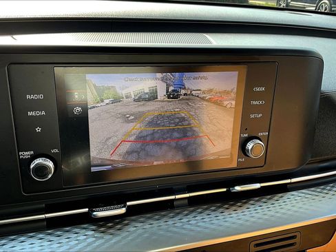 Used 2023 Kia Carnival LX image 22