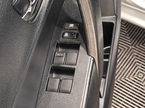 Used 2017 Toyota Corolla SE FWD image 33