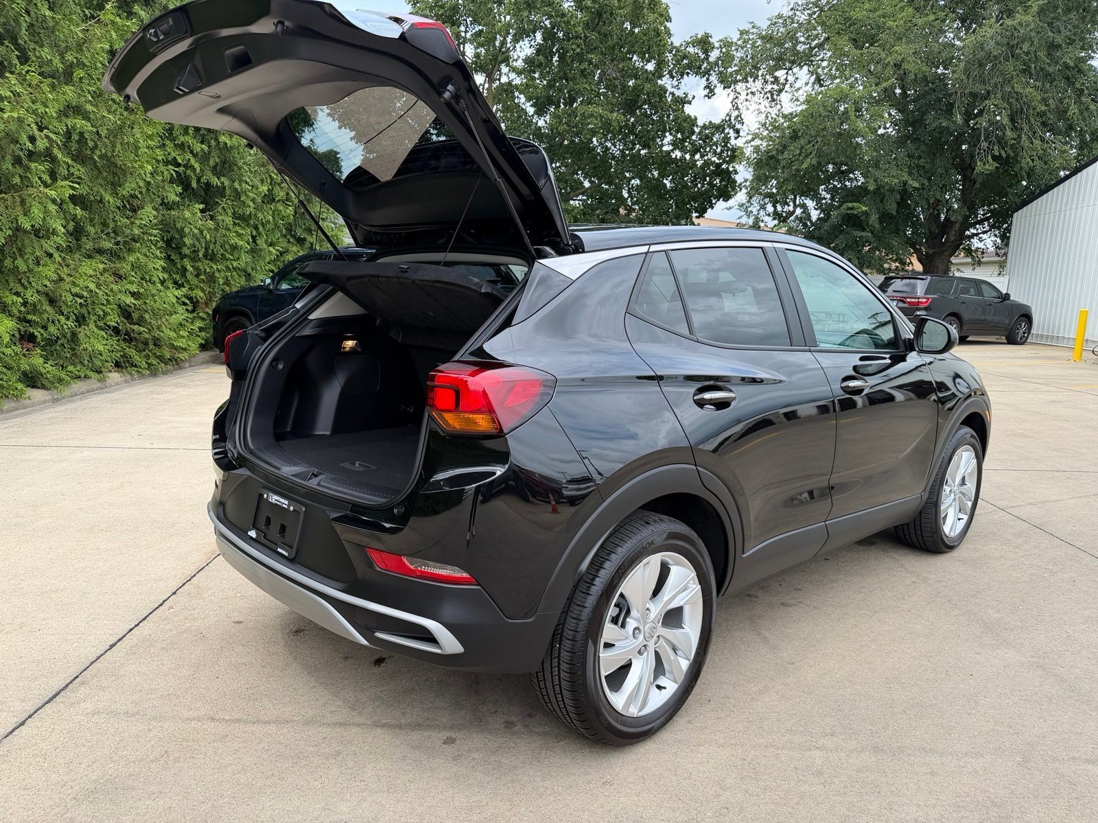 Used 2024 Buick Encore GX Preferred w/ Comfort Package FWD image 32
