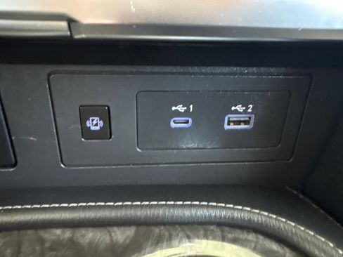Used 2022 Nissan Armada Platinum w/ Captain's Chairs Package RWD image 33