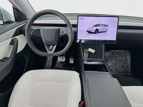 Used 2026 Tesla Model Y AWD image 21