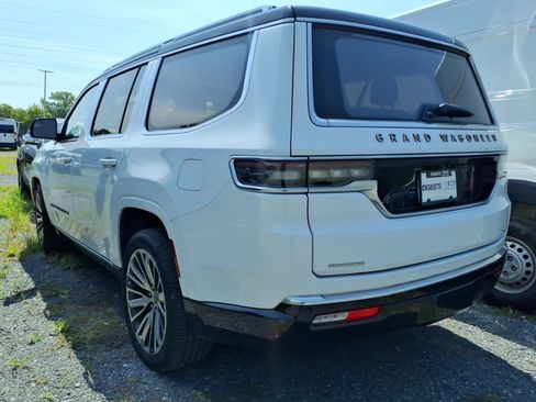 Used 2023 Jeep Grand Wagoneer Series III AWD/4WD image 12