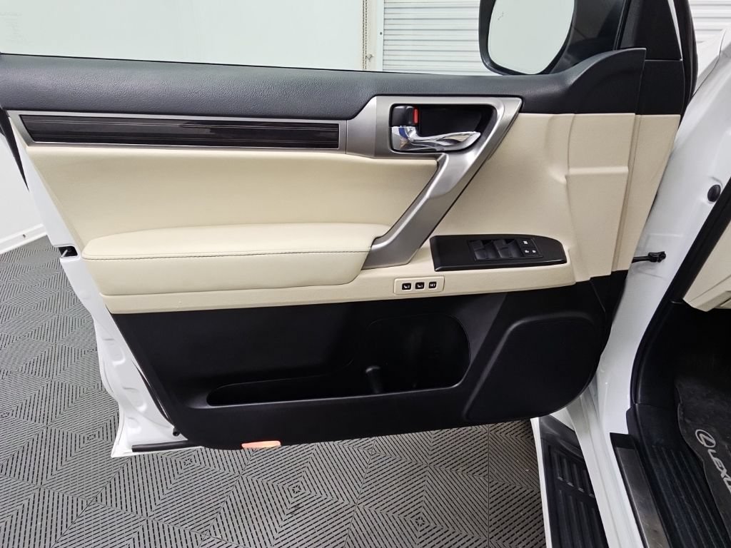Used 2023 Lexus GX 460 Premium w/ Accessory Package AWD/4WD image 31