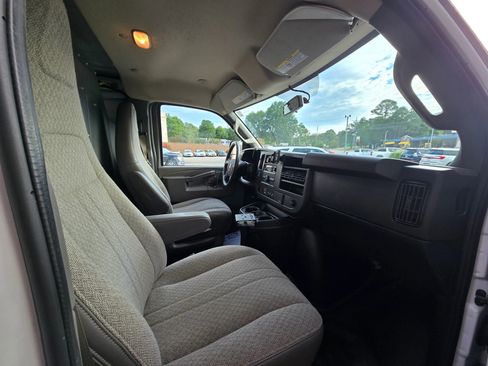 Used 2020 Chevrolet Express 2500 image 11