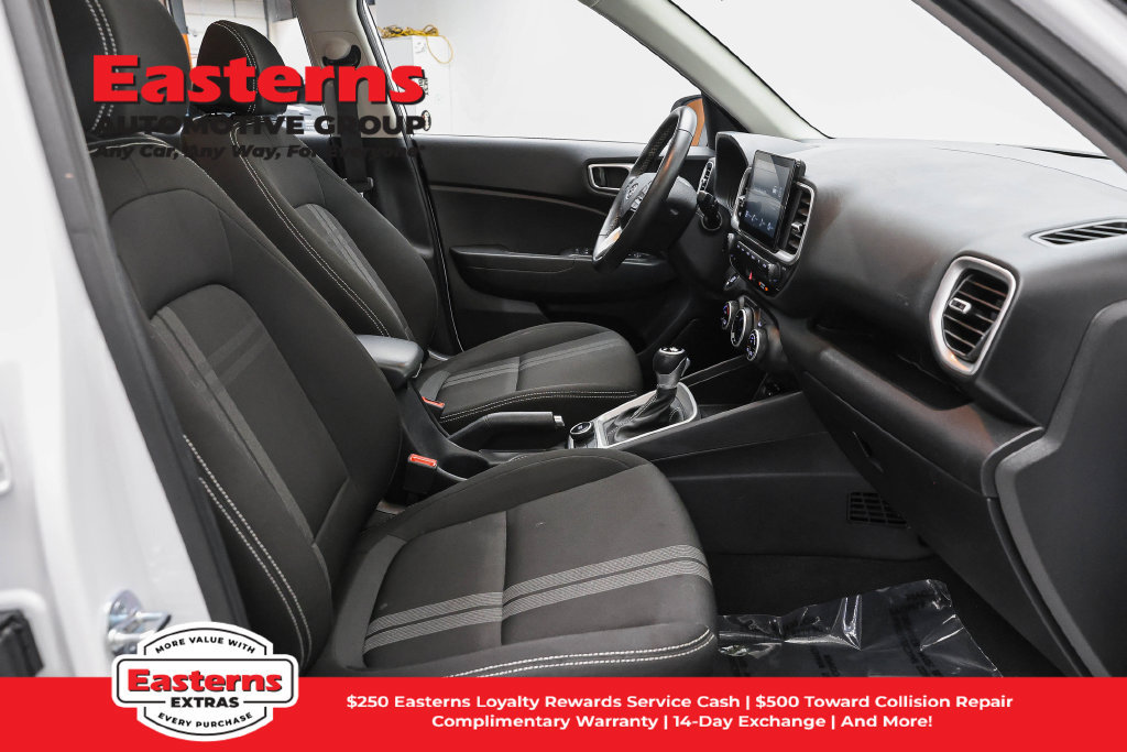 Used 2025 Hyundai Venue SEL FWD image 25