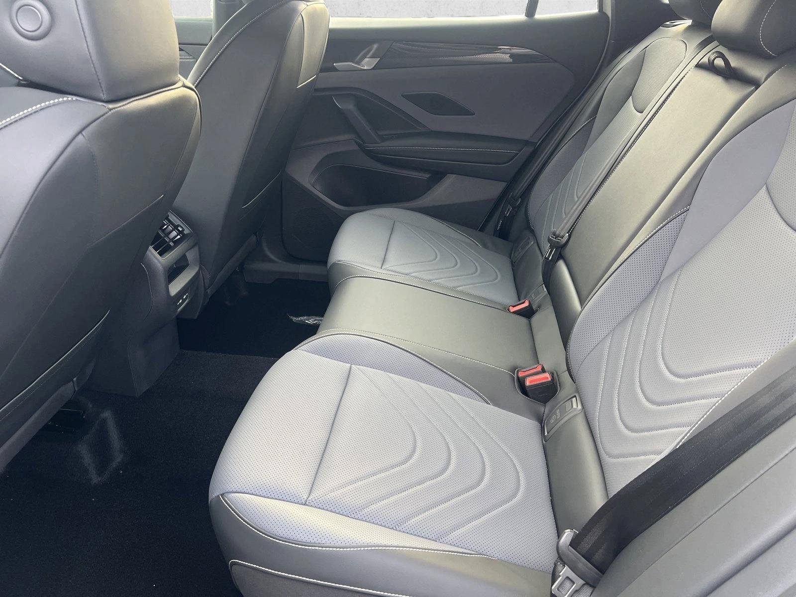 New 2026 Volkswagen Tiguan SE R-Line FWD image 17