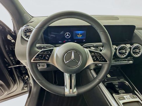 Used 2025 Mercedes-Benz GLA 250 image 12