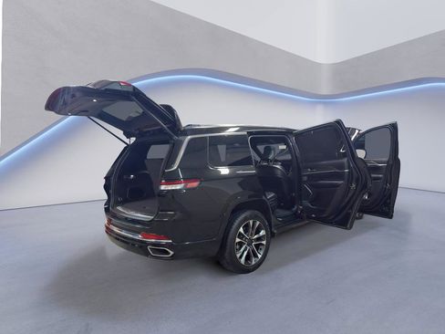 Used 2021 Jeep Grand Cherokee L Overland w/ Luxury Tech Group IV AWD/4WD image 12