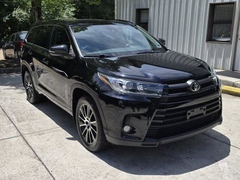Used 2017 Toyota Highlander SE AWD/4WD image 7