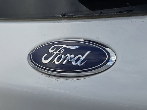 Used 2022 Ford Escape SE image 28