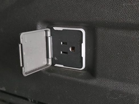 Used 2024 Chevrolet Tahoe LT RWD image 17