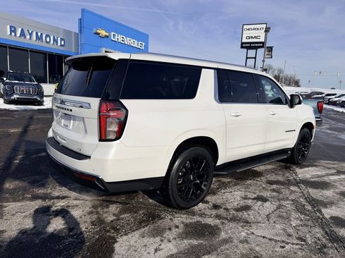 Used 2023 Chevrolet Suburban LT w/ Luxury Package image 6