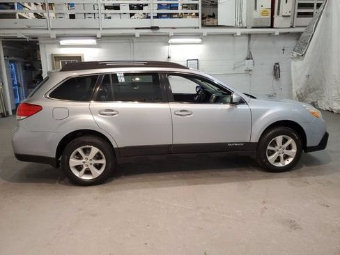 Used 2013 Subaru Outback 3.6R Limited AWD/4WD image 7