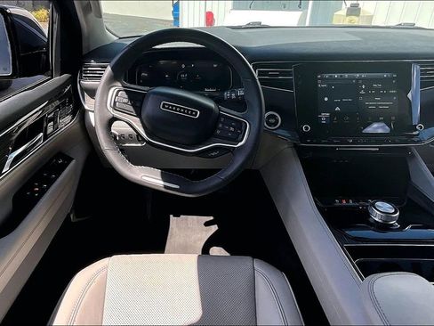 Used 2022 Jeep Wagoneer Series III w/ Flexible Seating Group image 8