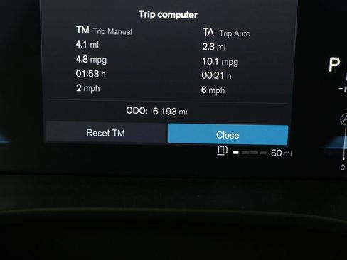 Used 2024 Volvo XC40 B5 Plus w/ Climate Package image 15