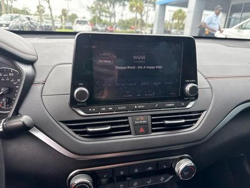 Used 2019 Nissan Altima 2.5 SR w/ SR Premium Package FWD image 6