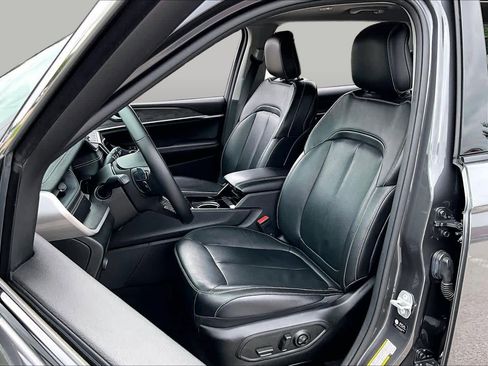 Used 2022 Jeep Grand Cherokee L Limited AWD/4WD image 8