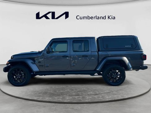 Used 2025 Jeep Gladiator Sport AWD/4WD image 2