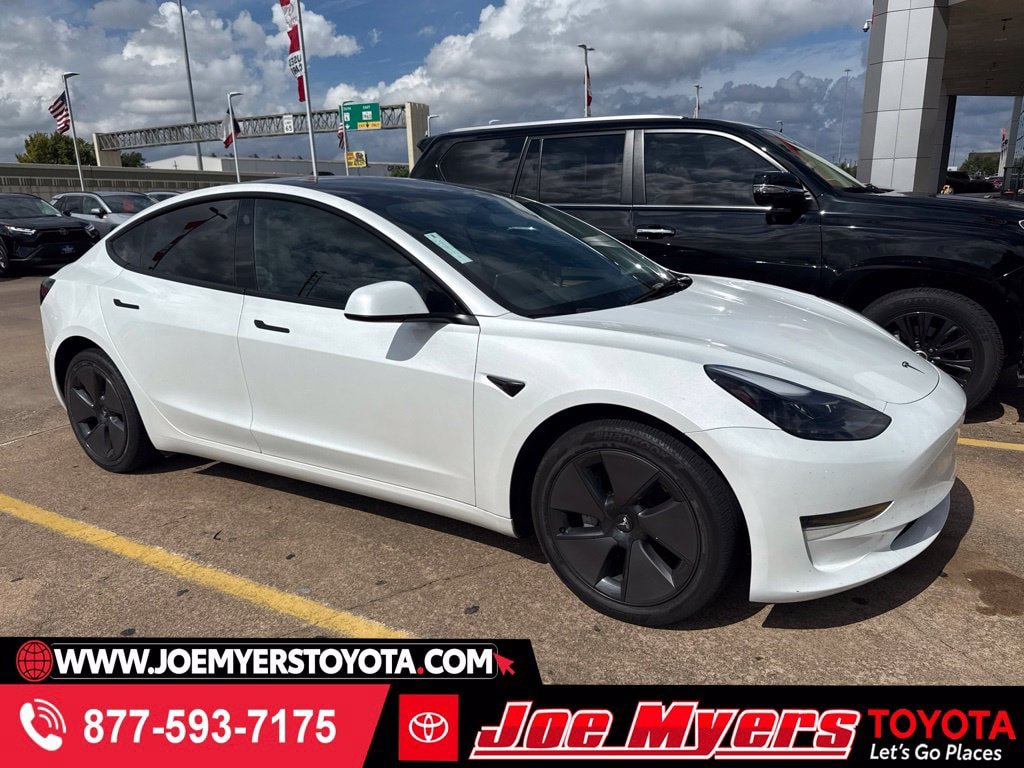 Used 2023 Tesla Model 3 Standard Range RWD image 1