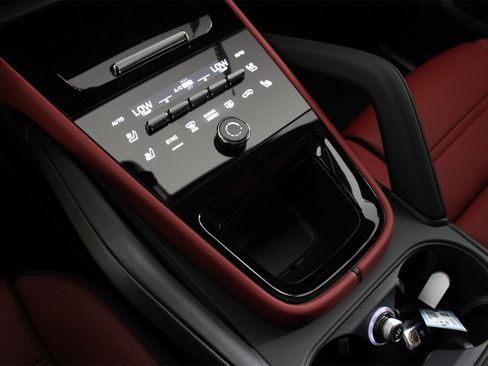 New 2026 Porsche Cayenne image 14