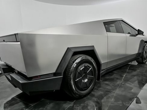 Used 2024 Tesla Cybertruck AWD Crew Cab image 9