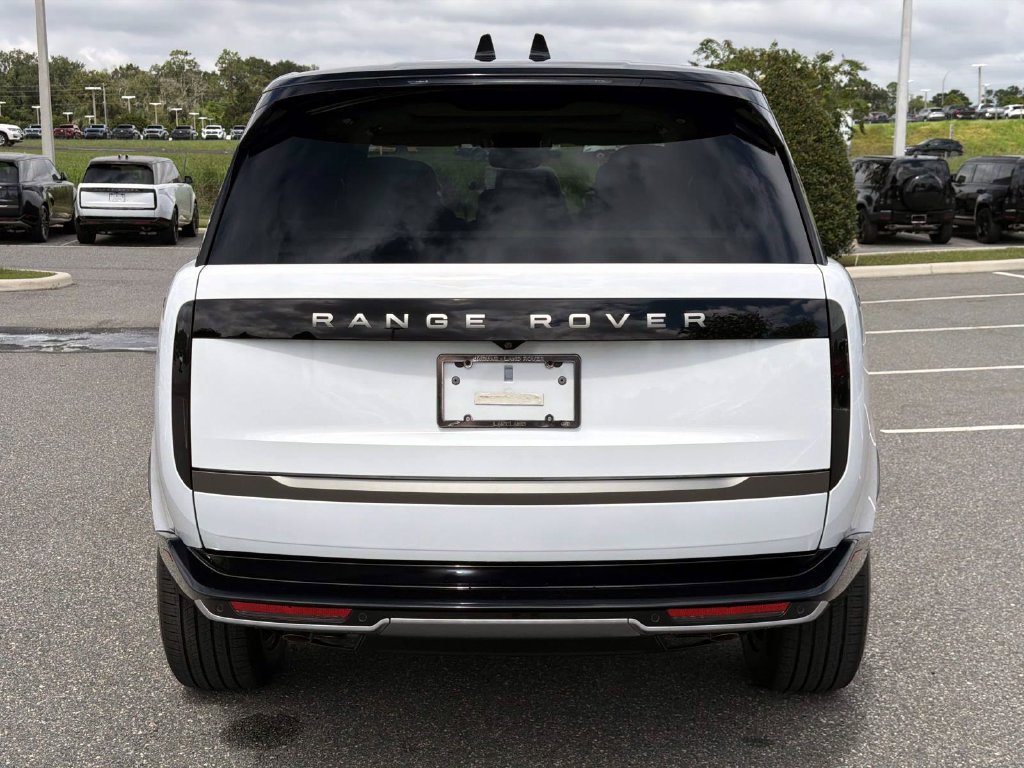 New 2027 Land Rover Range Rover Long Wheelbase SE AWD/4WD image 4