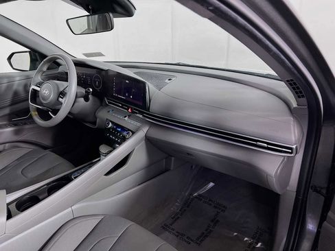 Certified 2024 Hyundai Elantra SEL w/ Convenience Package image 30