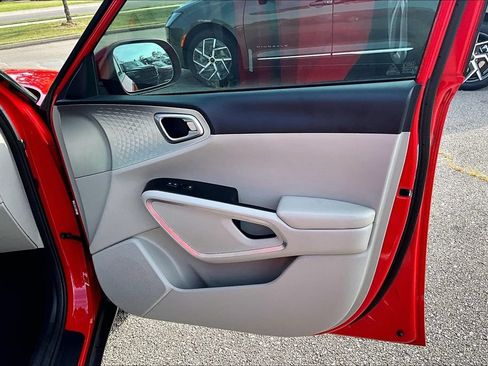Used 2022 Kia Soul LX FWD image 24