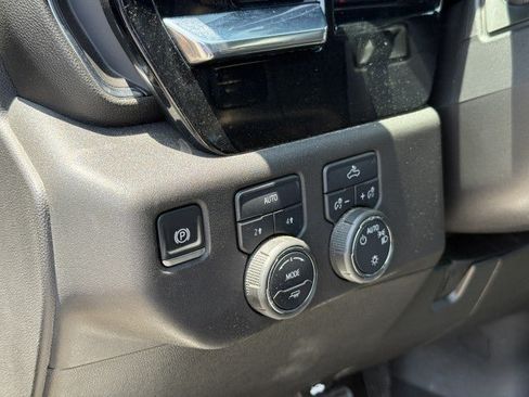 Used 2025 Chevrolet Silverado 1500 LT AWD/4WD image 22