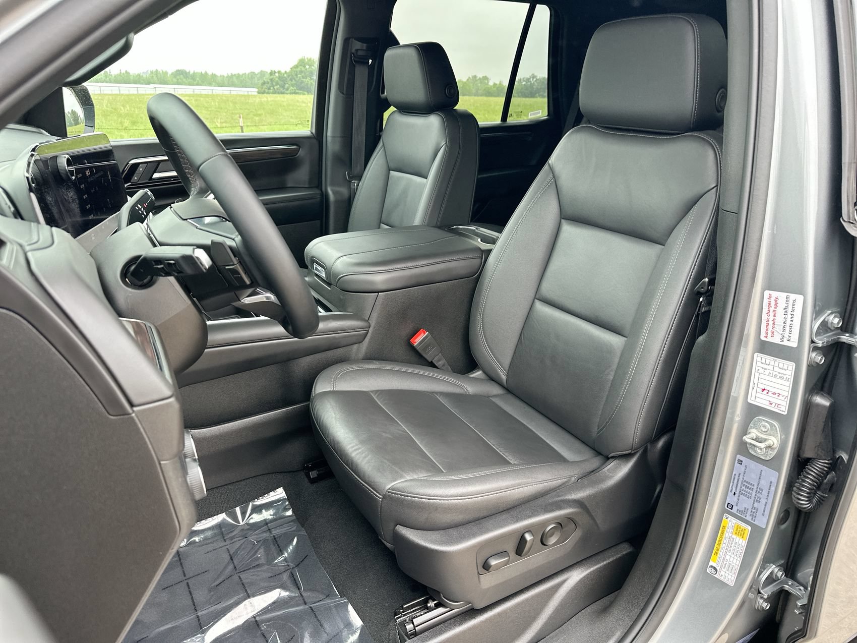 Used 2025 Chevrolet Tahoe LT AWD/4WD image 11