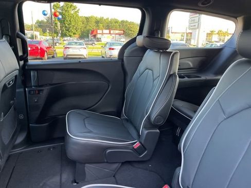 New 2026 Chrysler Pacifica Limited w/ S Appearance Package image 13