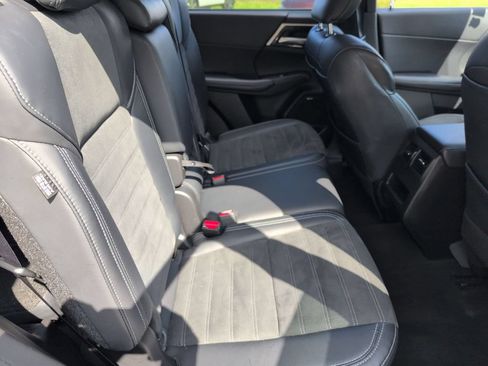 Used 2025 Mitsubishi Outlander SE FWD image 30