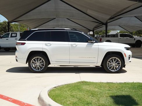 Used 2023 Jeep Grand Cherokee Summit AWD/4WD image 6