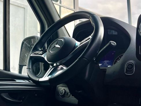 Used 2025 Mercedes-Benz Sprinter 2500 image 18
