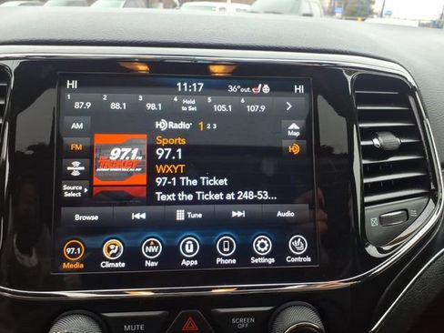 Used 2021 Jeep Grand Cherokee Limited image 17