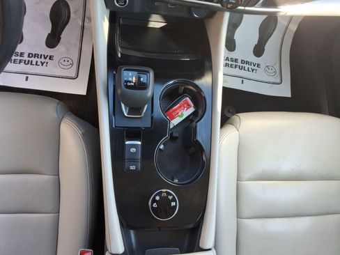 Used 2023 Nissan Rogue SL w/ SL Premium Package image 19