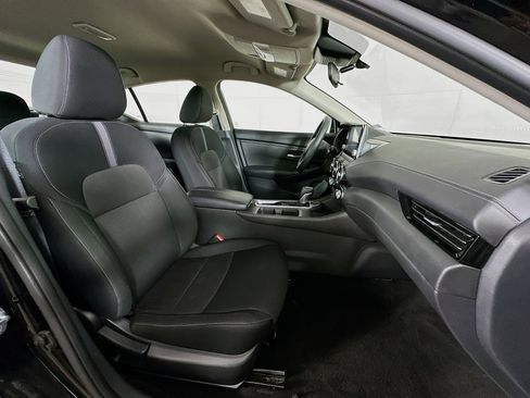 Used 2025 Nissan Sentra SV FWD image 29