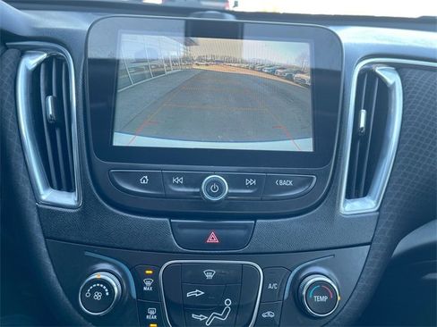 Certified 2018 Chevrolet Malibu LT image 14