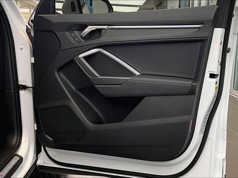 Used 2024 Audi Q3 2.0T Premium Plus w/ Premium Plus Package image 23