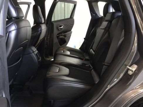 Used 2019 Jeep Cherokee Latitude Plus AWD/4WD image 35