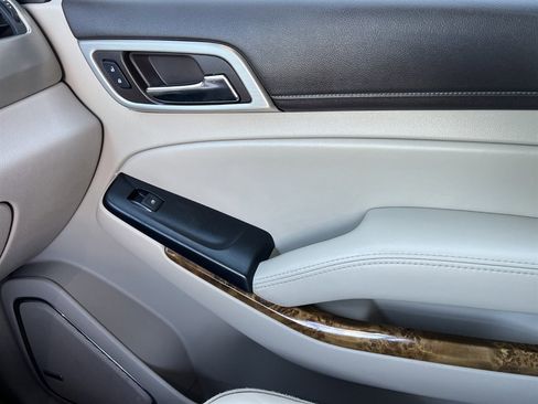 Used 2015 GMC Yukon Denali w/ Touring Package RWD image 28