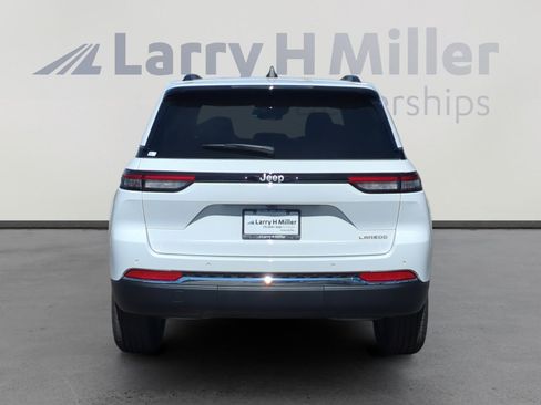 New 2026 Jeep Grand Cherokee Laredo image 4