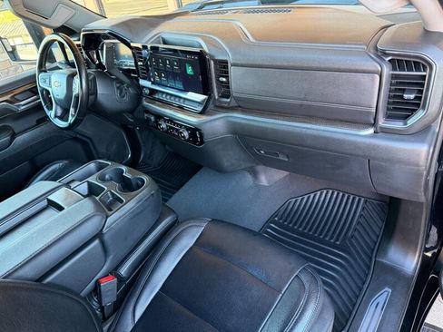 Used 2024 Chevrolet Silverado 2500 LT w/ Convenience Package image 7