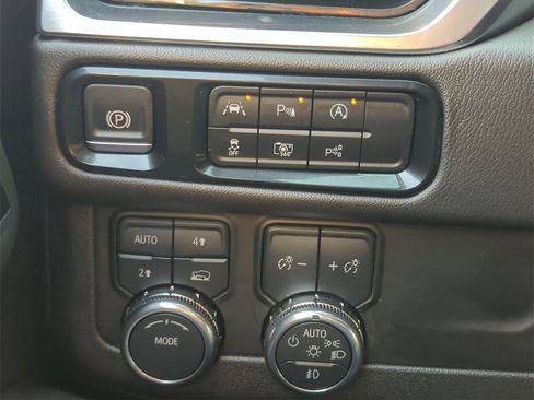 Certified 2025 GMC Yukon Denali image 16