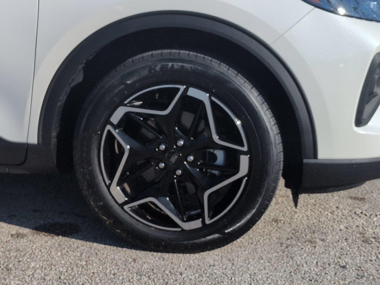 Used 2025 Ford Escape Platinum w/ Premium Technology Package FWD image 10