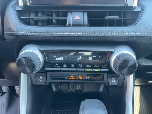 Used 2025 Toyota RAV4 LE AWD/4WD image 22