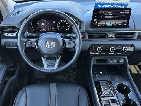 Used 2023 Honda Pilot Touring image 11